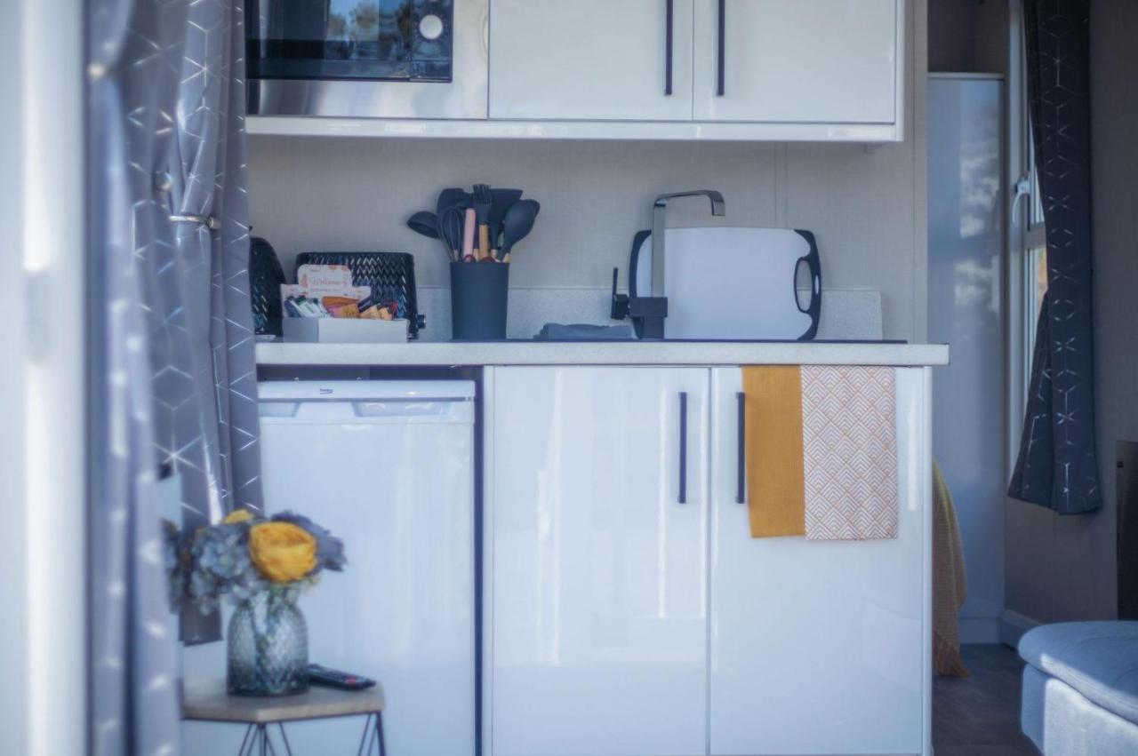 The Studio - 1 Bedroom Cabin - Amroth Ngoại thất bức ảnh